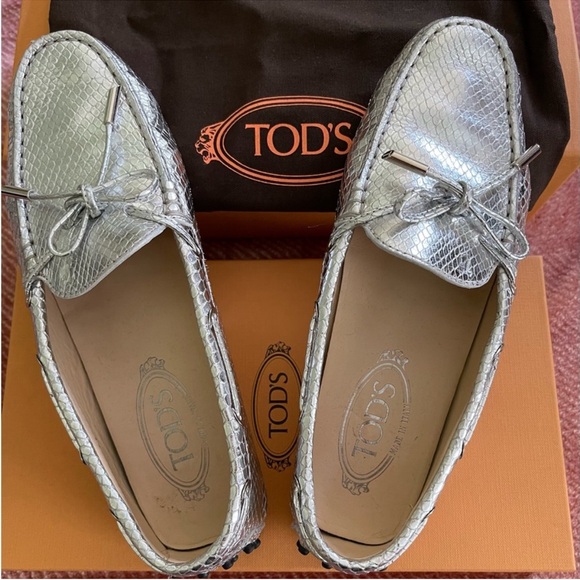 Almost NEW Tod’s metallic loafers - Picture 2 of 6